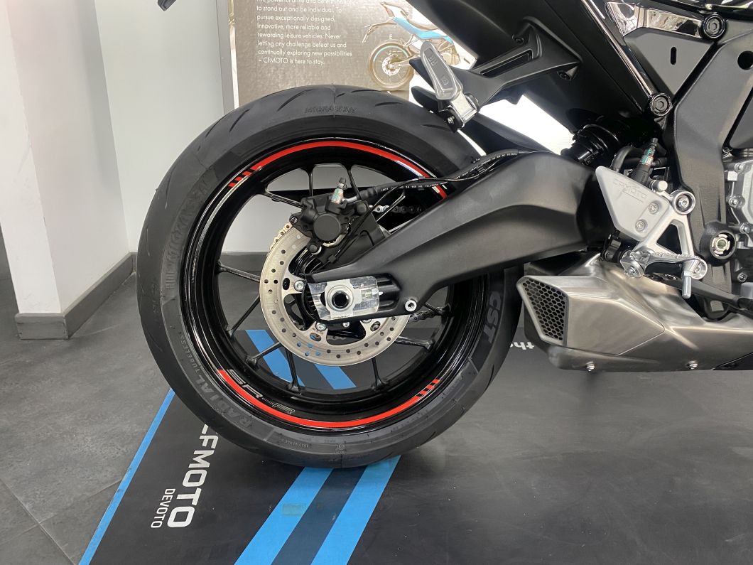 Moto CFMOTO 675 SR-R