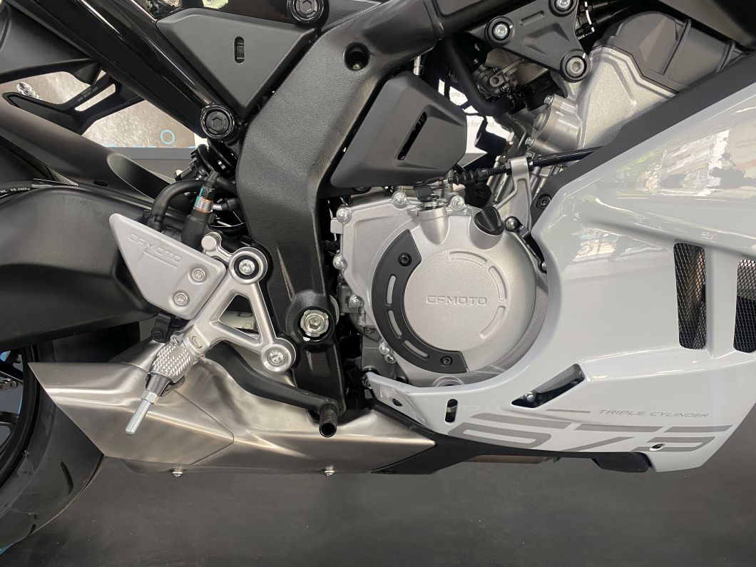 Moto CFMOTO 675 SR-R