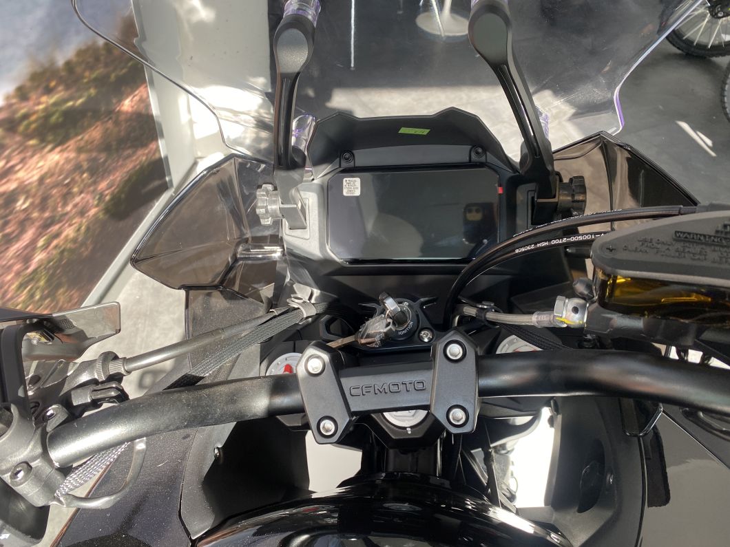 Moto CFMOTO 700 MT