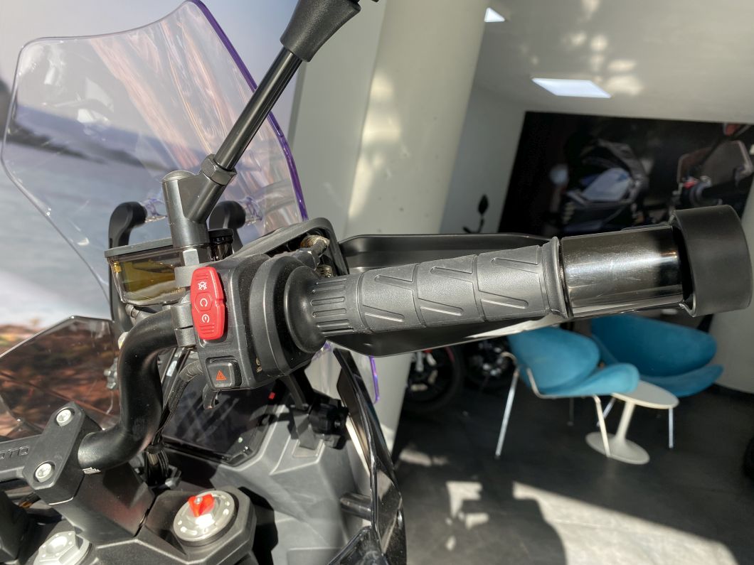 Moto CFMOTO 700 MT