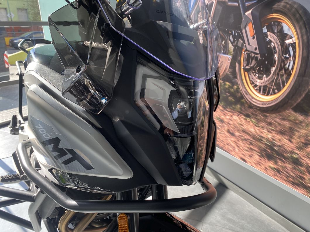 Moto CFMOTO 700 MT