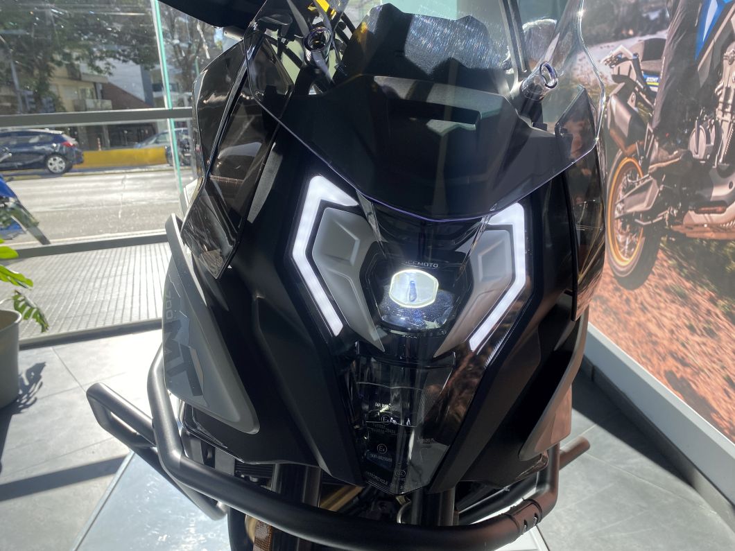 Moto CFMOTO 700 MT