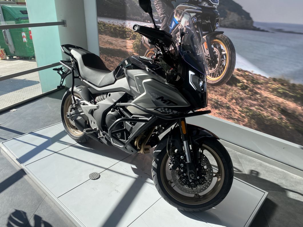Moto CFMOTO 700 MT