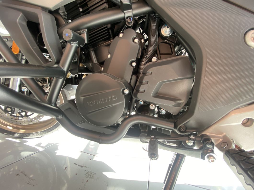 Moto CFMOTO 700 MT