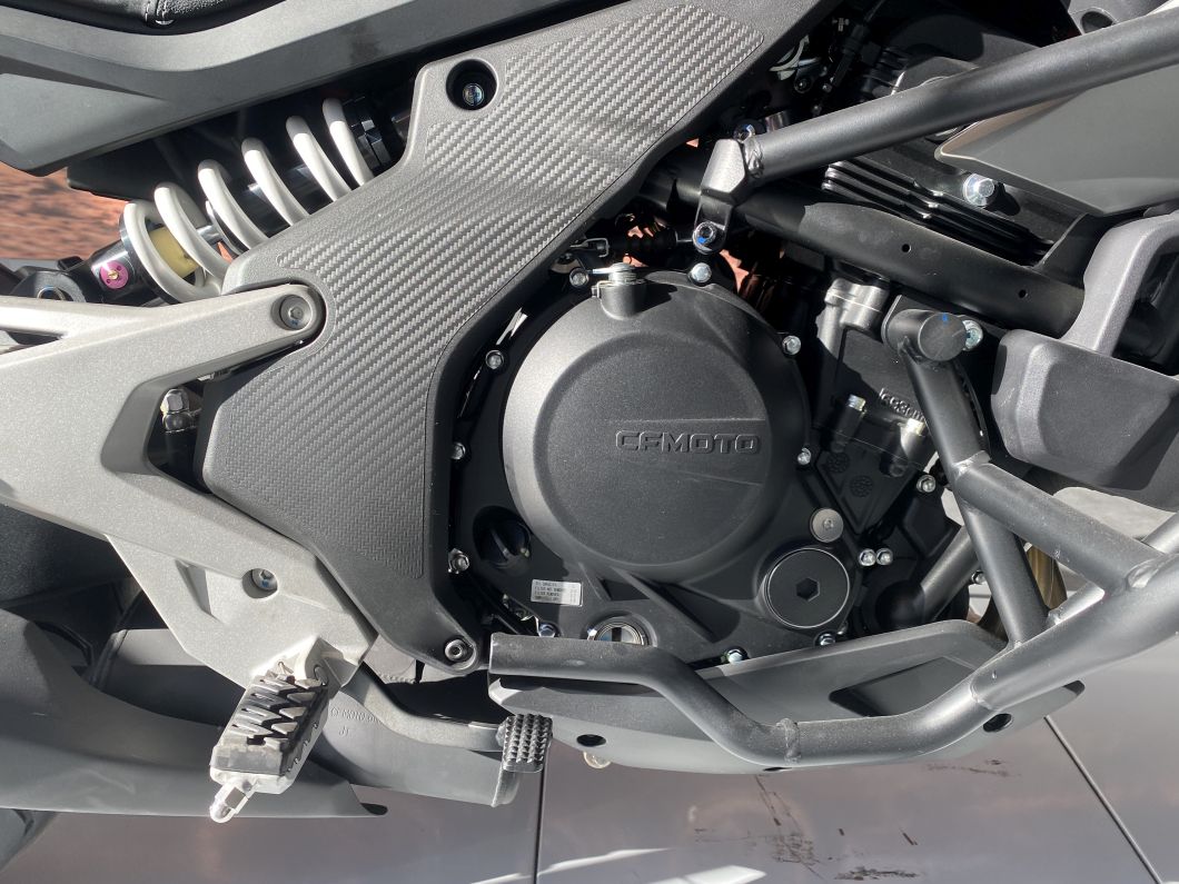 Moto CFMOTO 700 MT