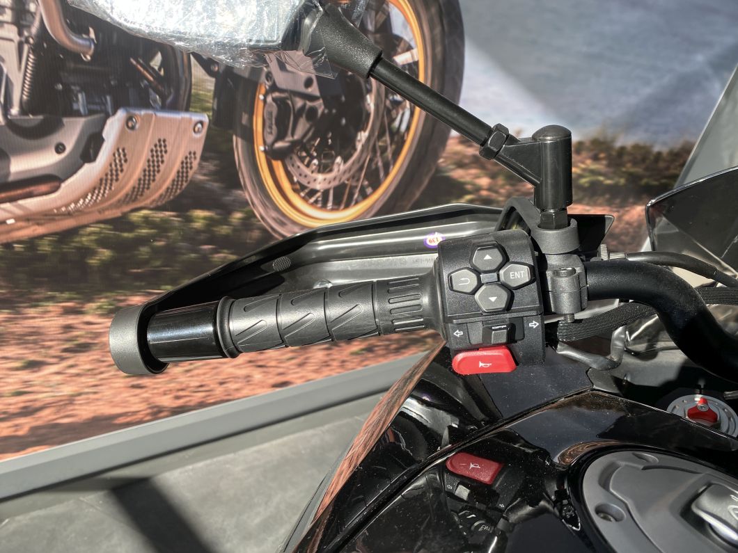 Moto CFMOTO 700 MT