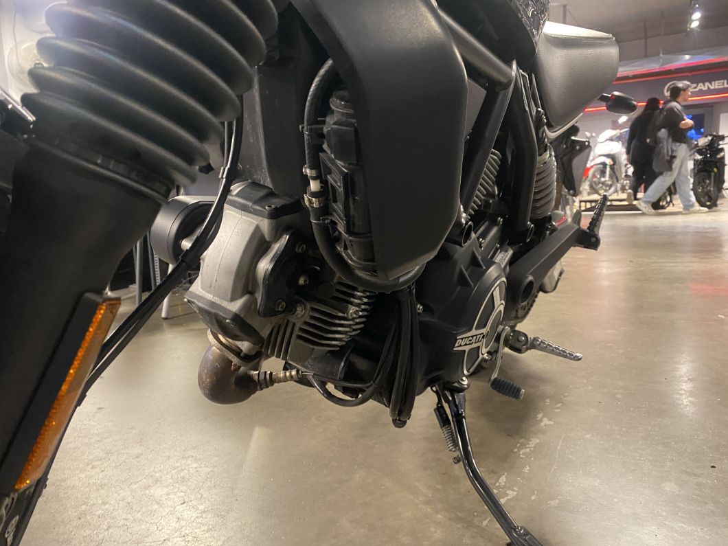 Moto Ducati Scrambler 400 usado 2017 con 9800 km 1M