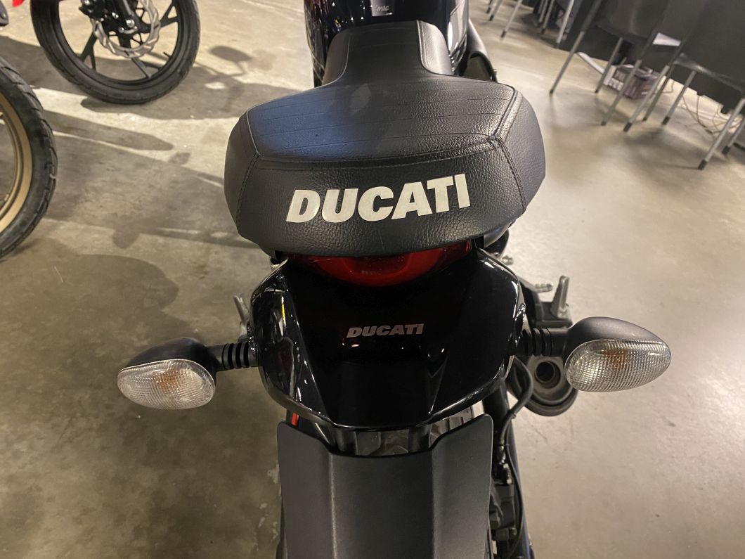 Moto Ducati Scrambler 400 usado 2017 con 9800 km 1M