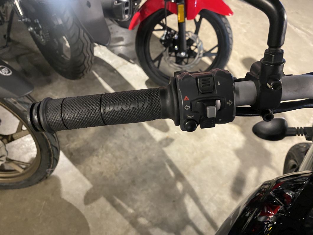 Moto Ducati Scrambler 400 usado 2017 con 9800 km 1M