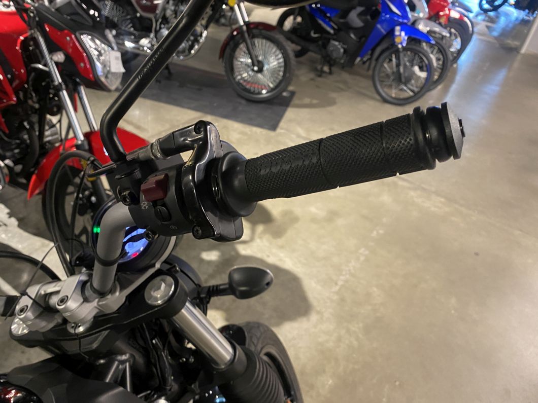 Moto Ducati Scrambler 400 usado 2017 con 9800 km 1M