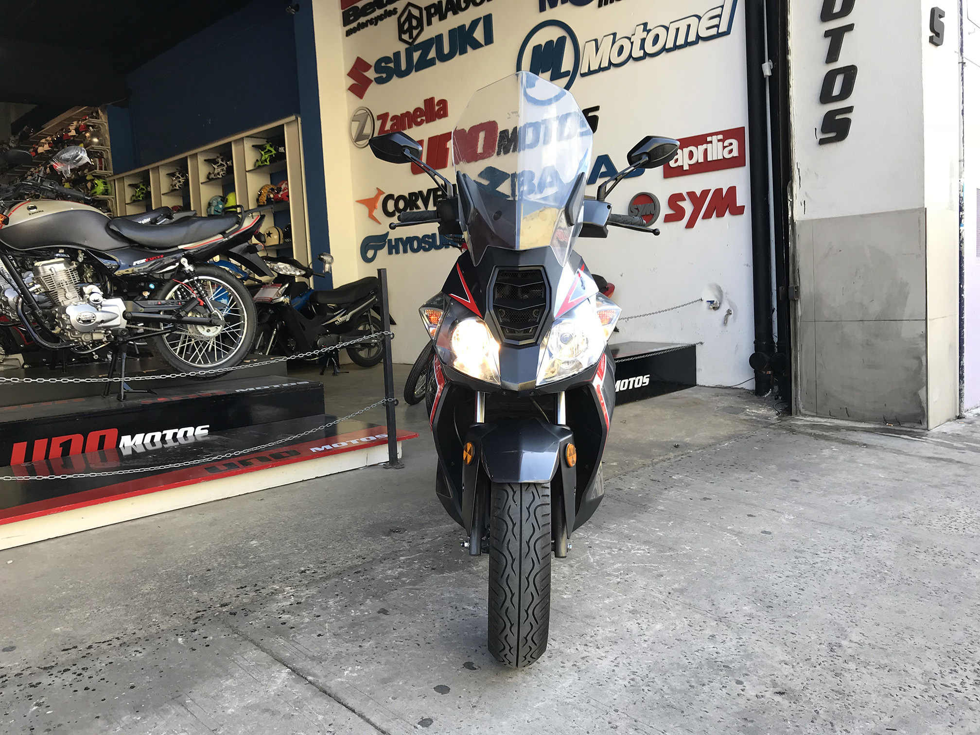 Moto Benelli Caffenero 150 Usada 2017 con 4039 KM Int 19811