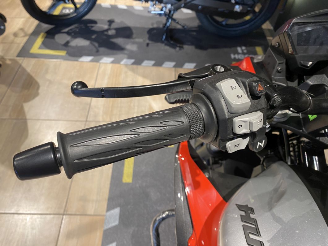 Moto Hero Hunk 125 R 2026 