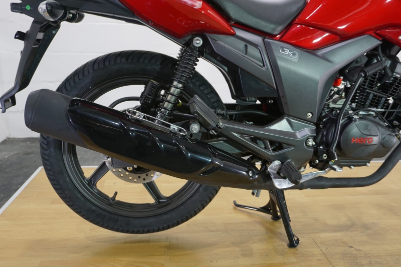 Moto Hero Hunk 150 i3s + Baul de Regalo
