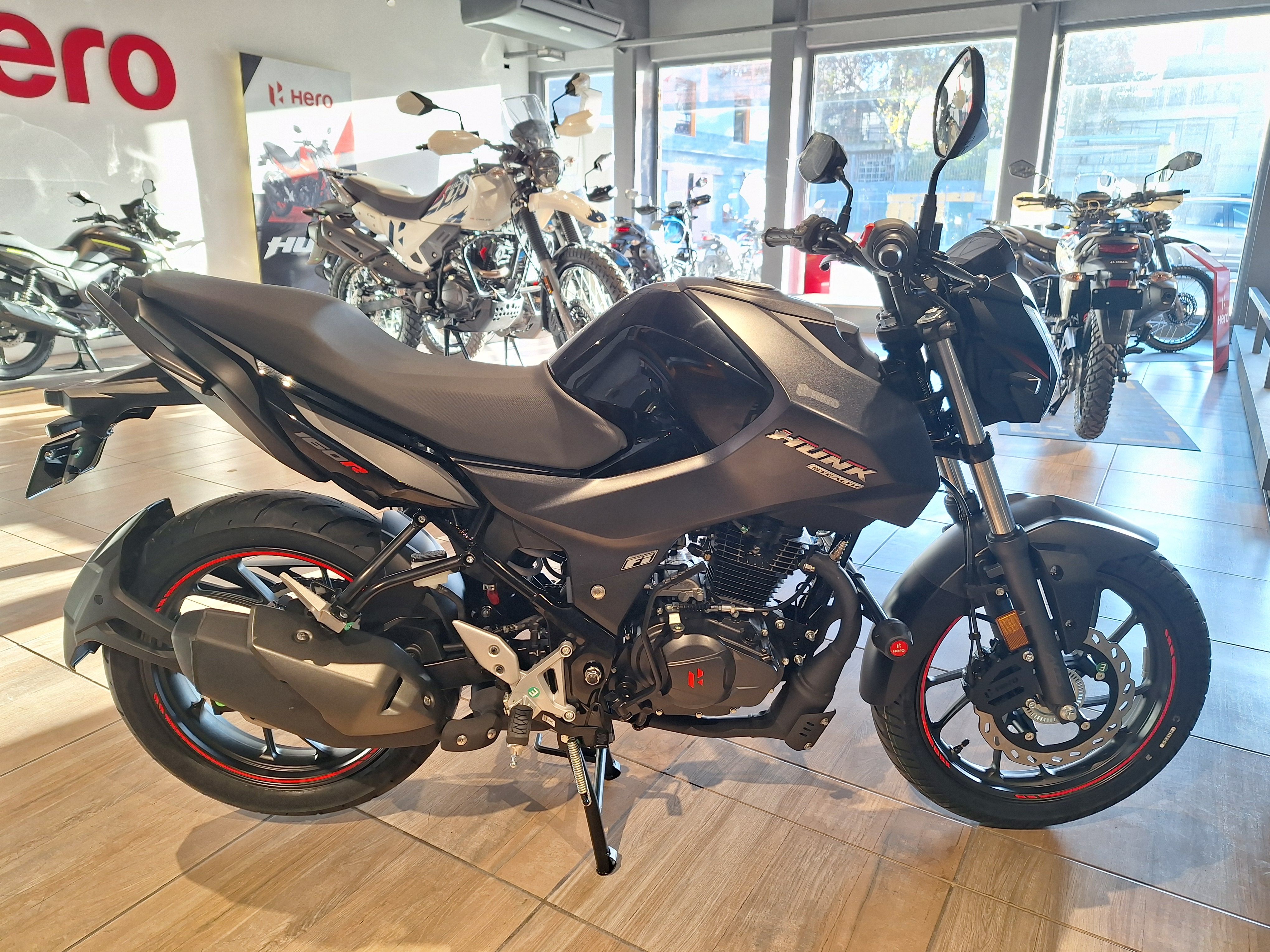 Moto Hero Hunk 160R DD ABS 
