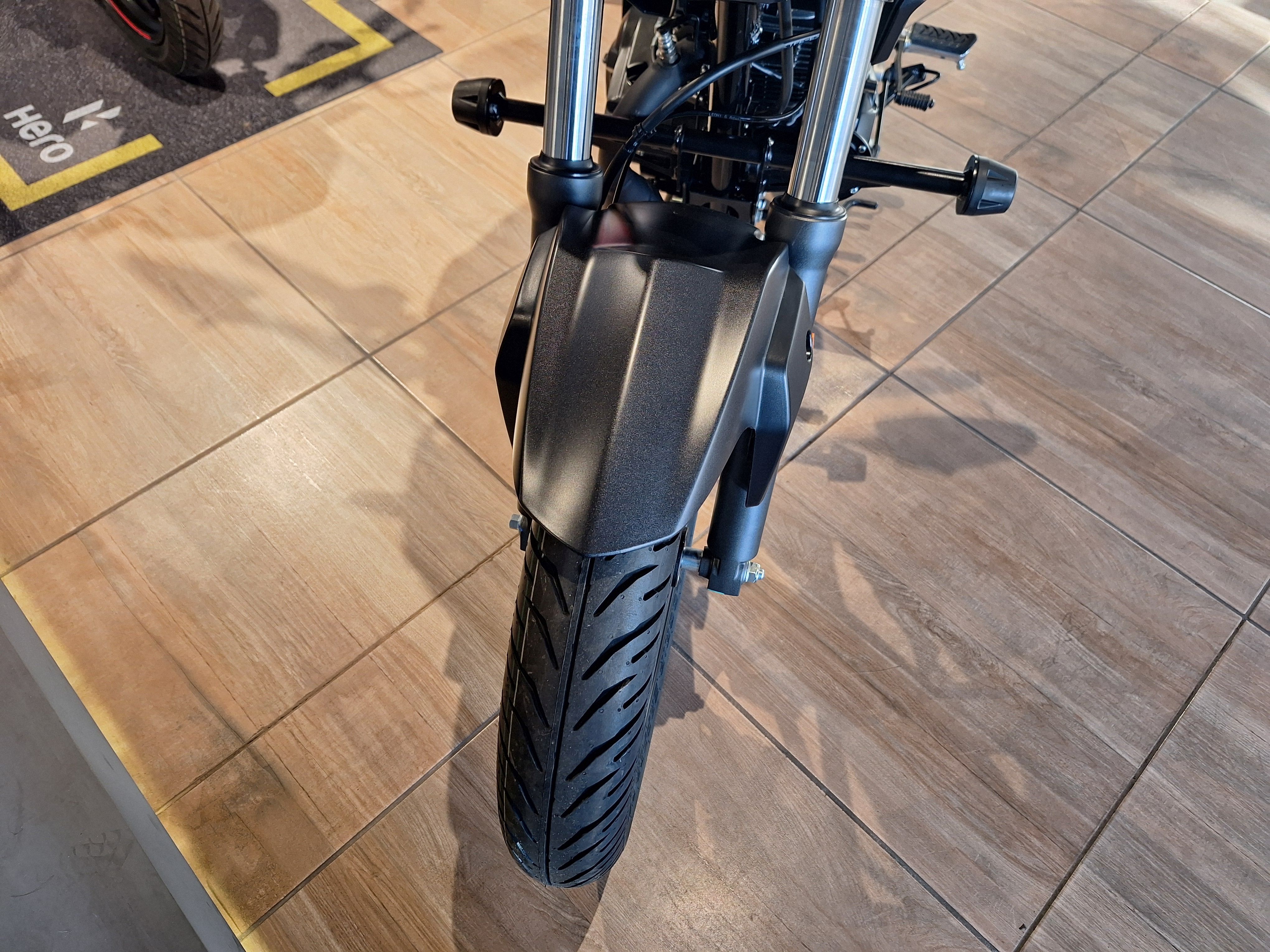 Moto Hero Hunk 160R DD ABS 