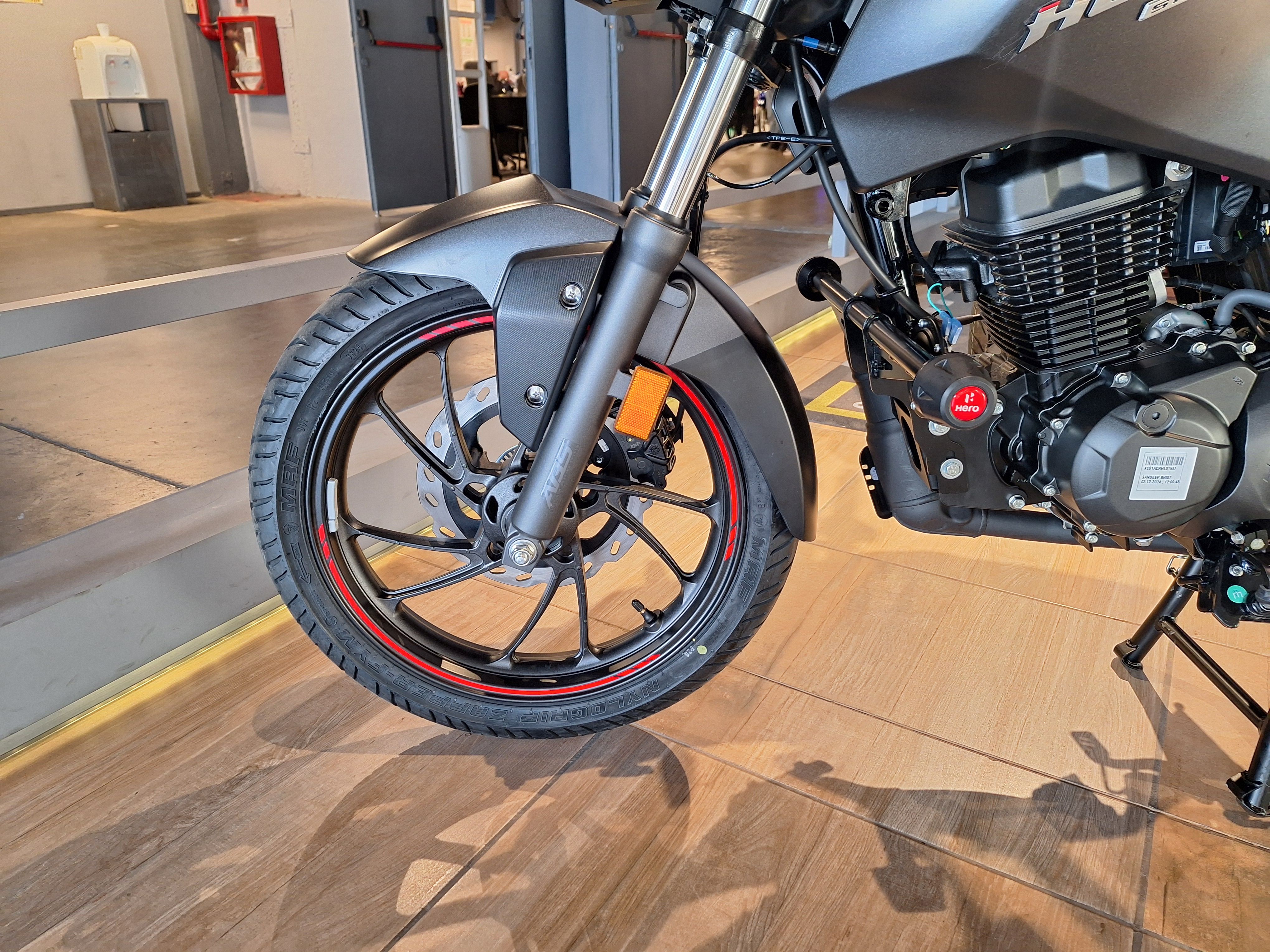 Moto Hero Hunk 160R DD ABS 