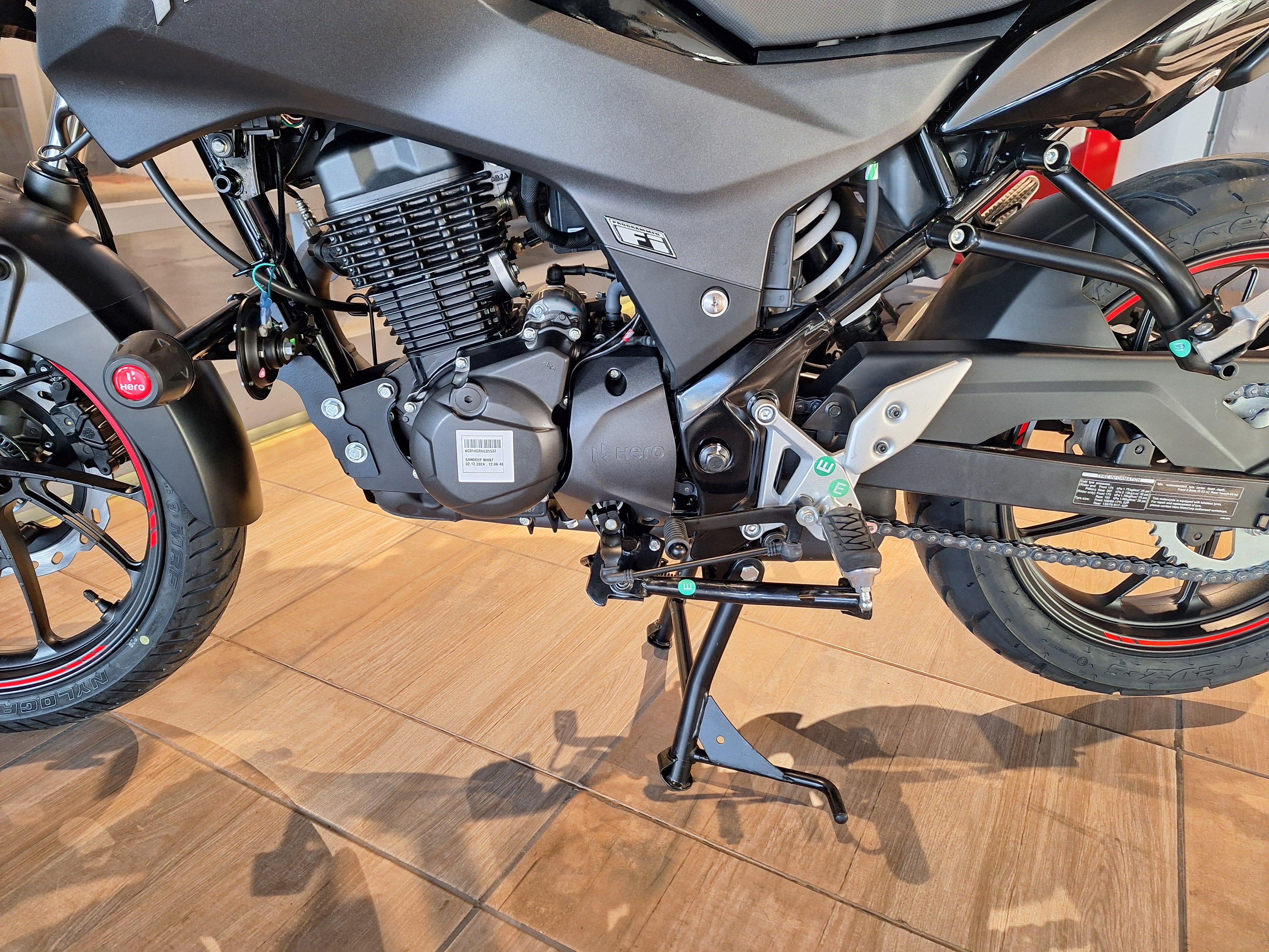 Moto Hero Hunk 160R DD ABS 