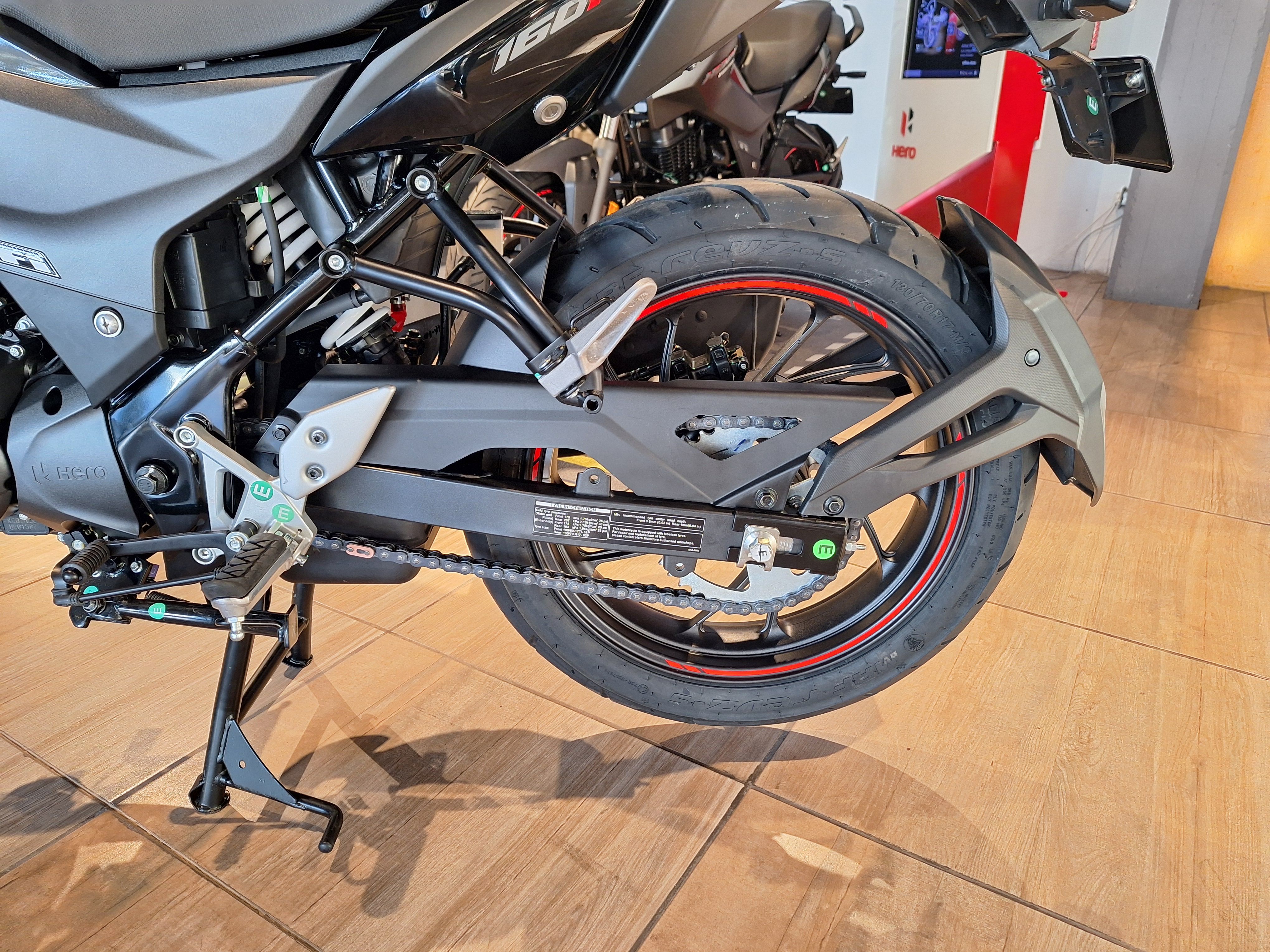 Moto Hero Hunk 160R DD ABS 