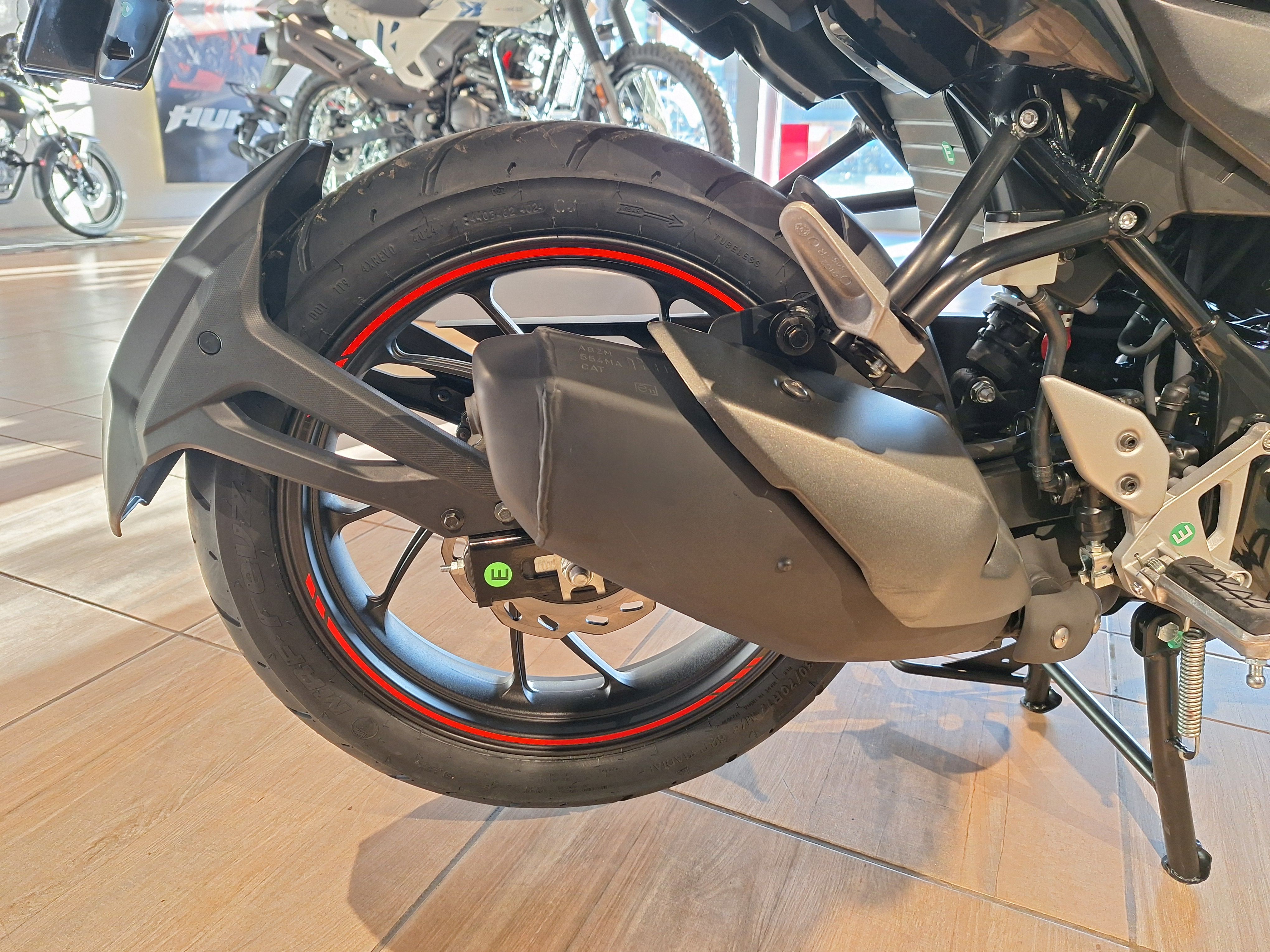 Moto Hero Hunk 160R DD ABS 