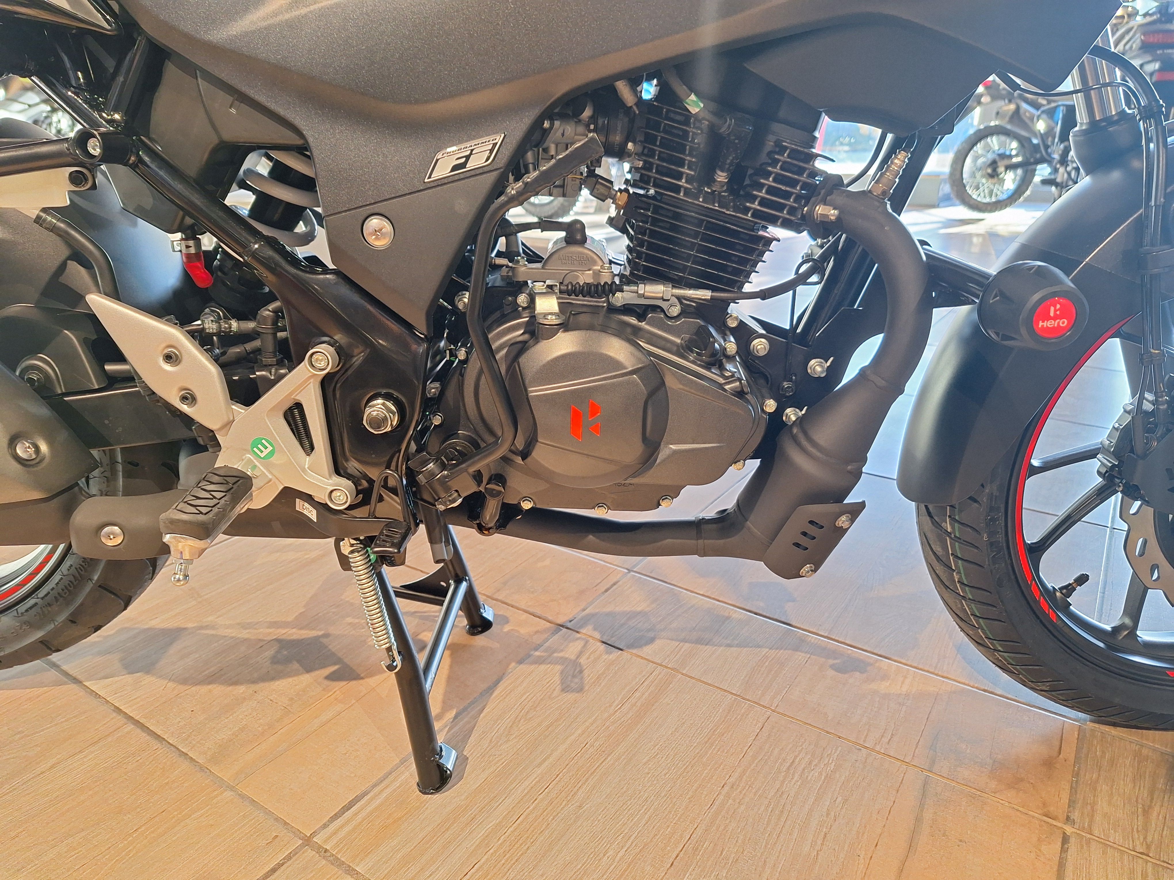 Moto Hero Hunk 160R DD ABS 