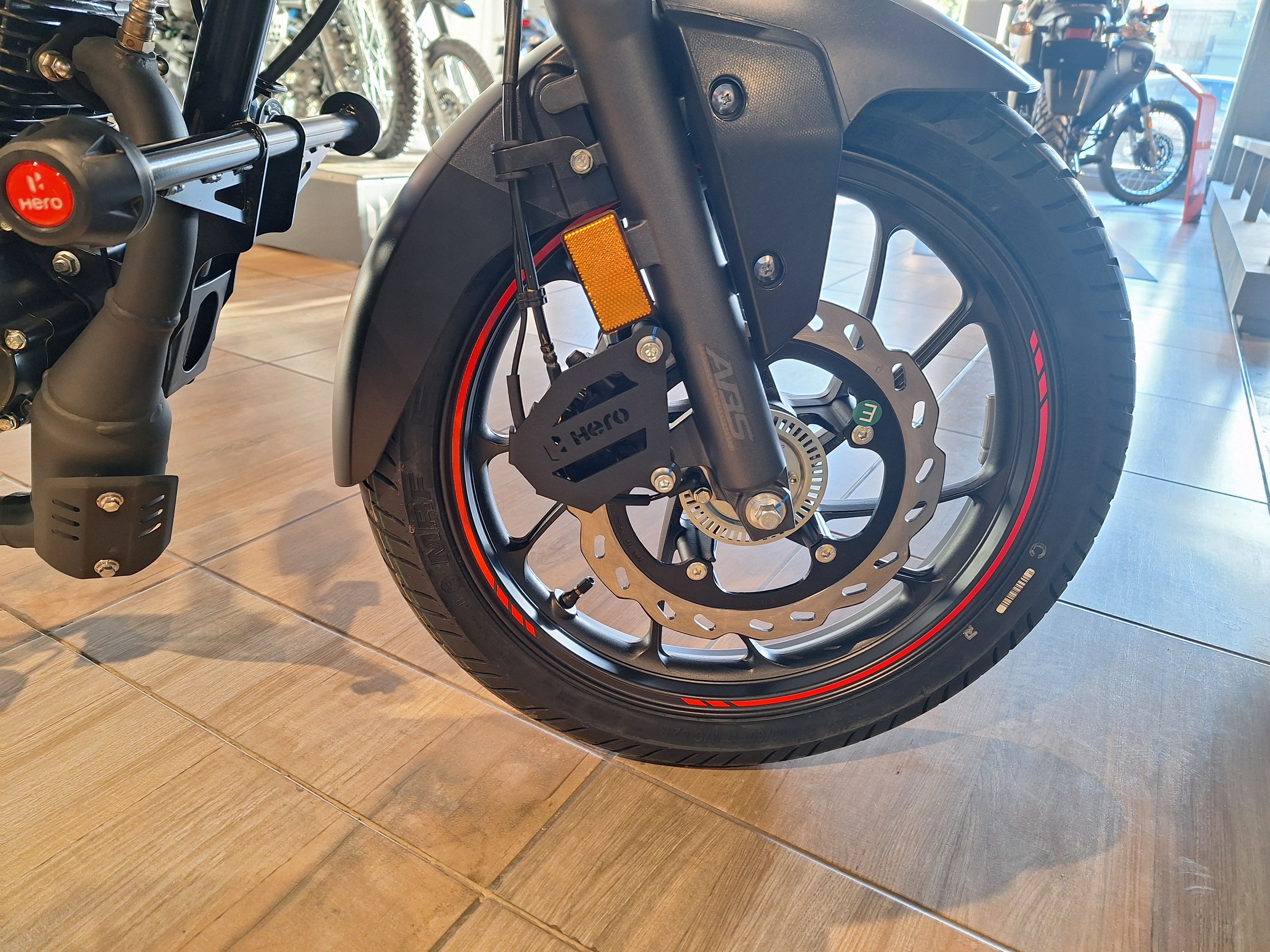 Moto Hero Hunk 160R DD ABS 