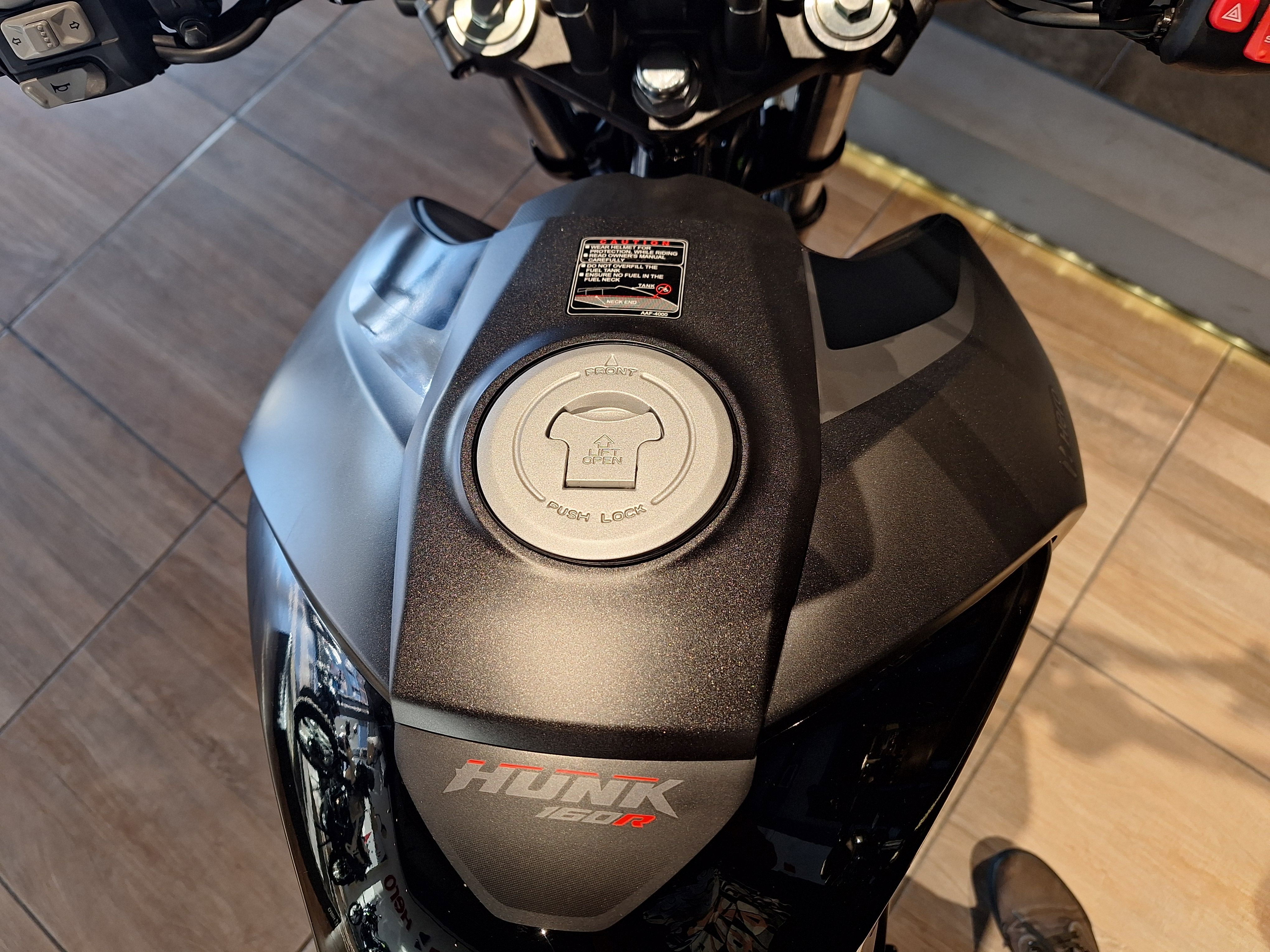 Moto Hero Hunk 160R DD ABS 