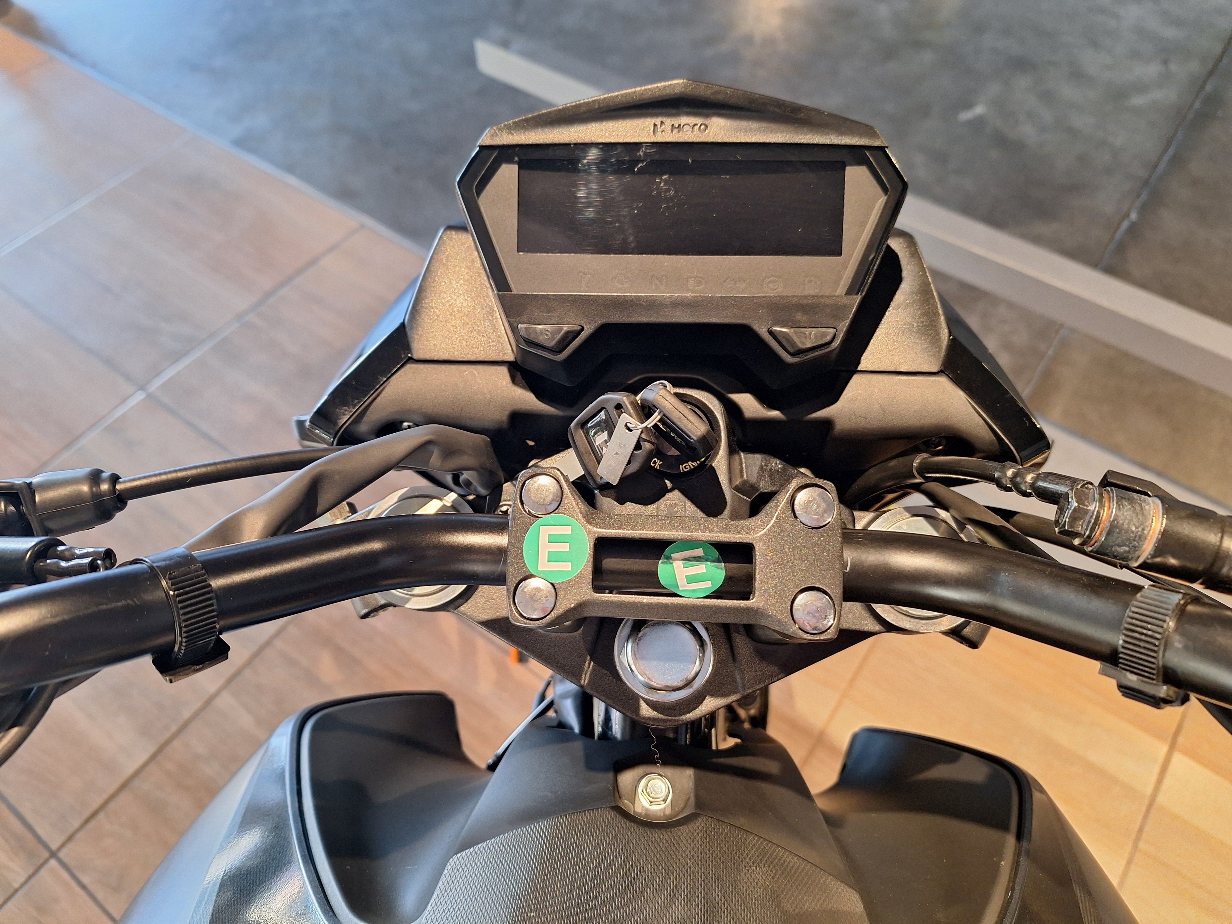 Moto Hero Hunk 160R DD ABS 