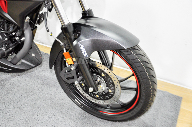 Moto Hero Hunk 190 FI - ABS + Baul de Regalo