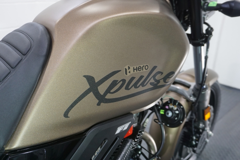 Moto Hero Xpulse 200 T + Baul de Regalo
