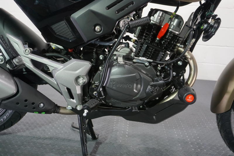Moto Hero Xpulse 200 T + Baul de Regalo