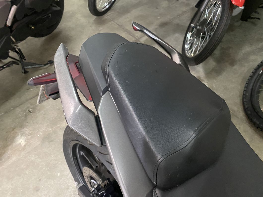 Moto Honda Cb 300 Twister usado 2023 con 8560 km 1M