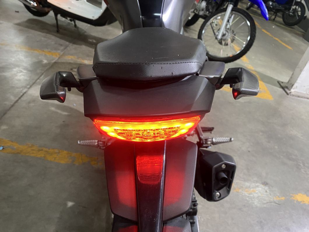 Moto Honda Cb 300 Twister usado 2023 con 8560 km 1M