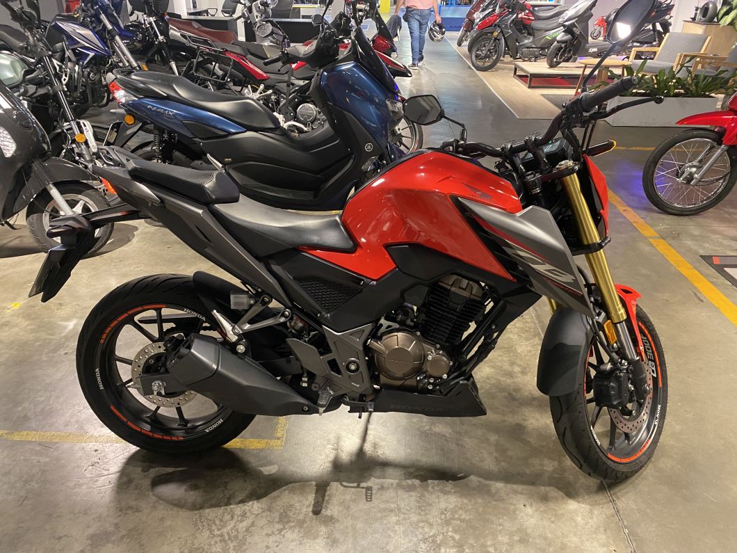 Moto Honda Cb 300 Twister usado 2024 con 3548 km 1M