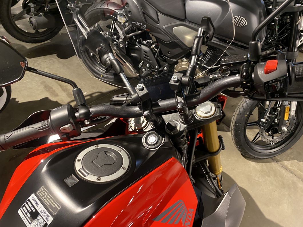 Moto Honda Cb 300 twister usado 2025 con 3000 km 1M