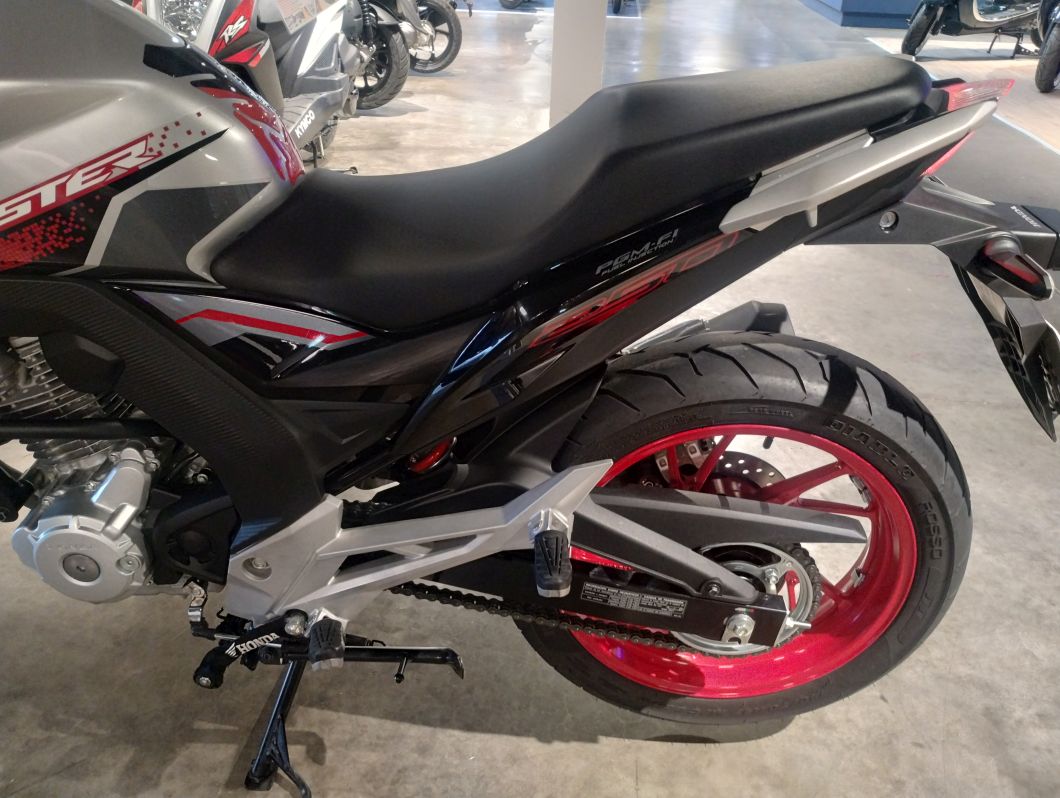 Moto Honda CB 250 Twister usado 2022 con 5800km int48441