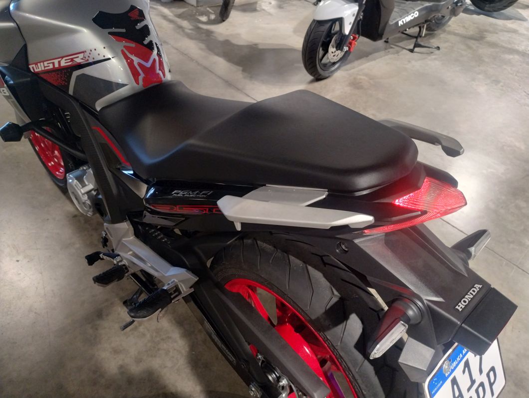 Moto Honda CB 250 Twister usado 2022 con 5800km int48441