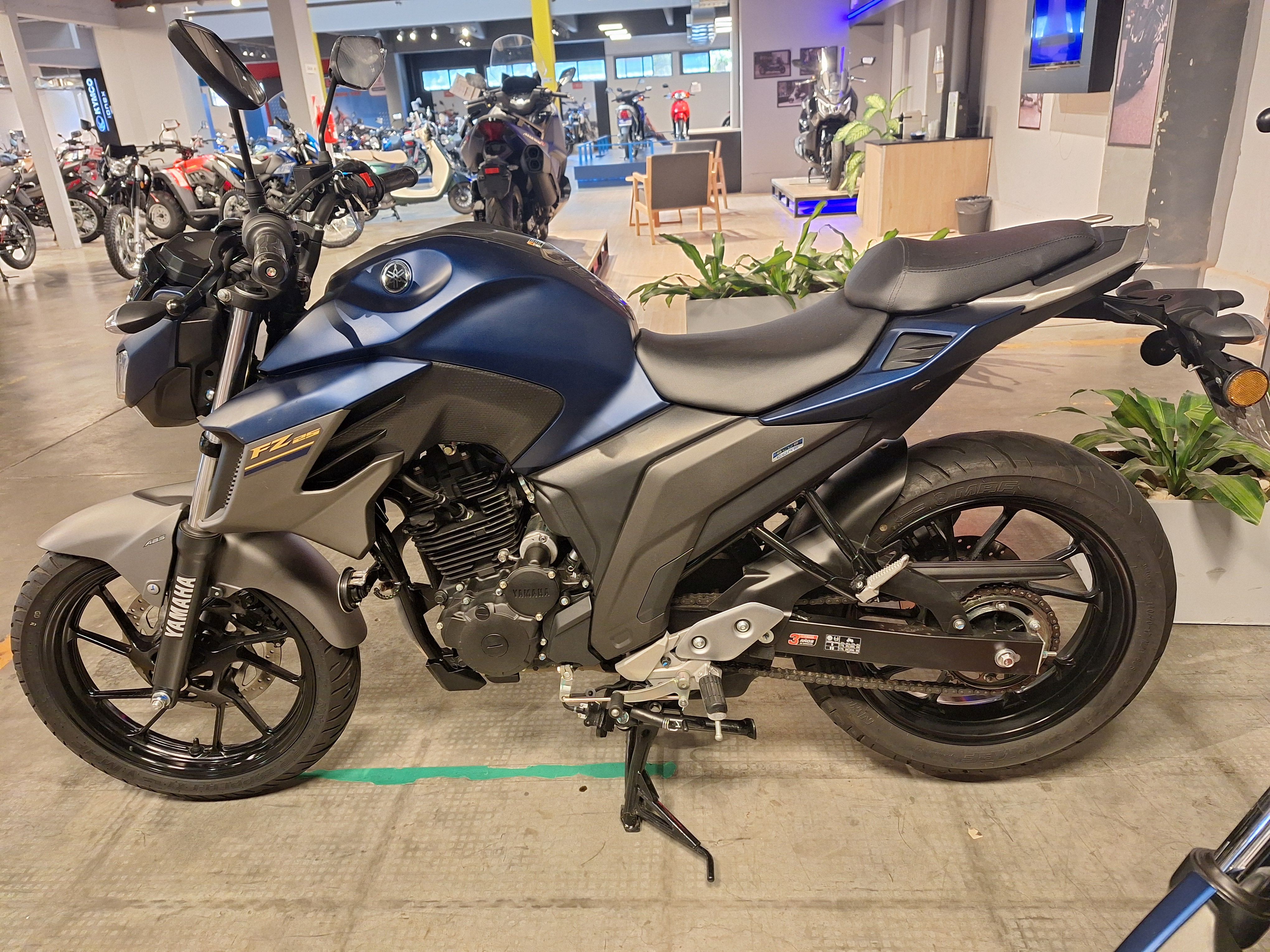 Moto Yamaha FZ25 ABS usado 2024 con 4800km int 46497 1M