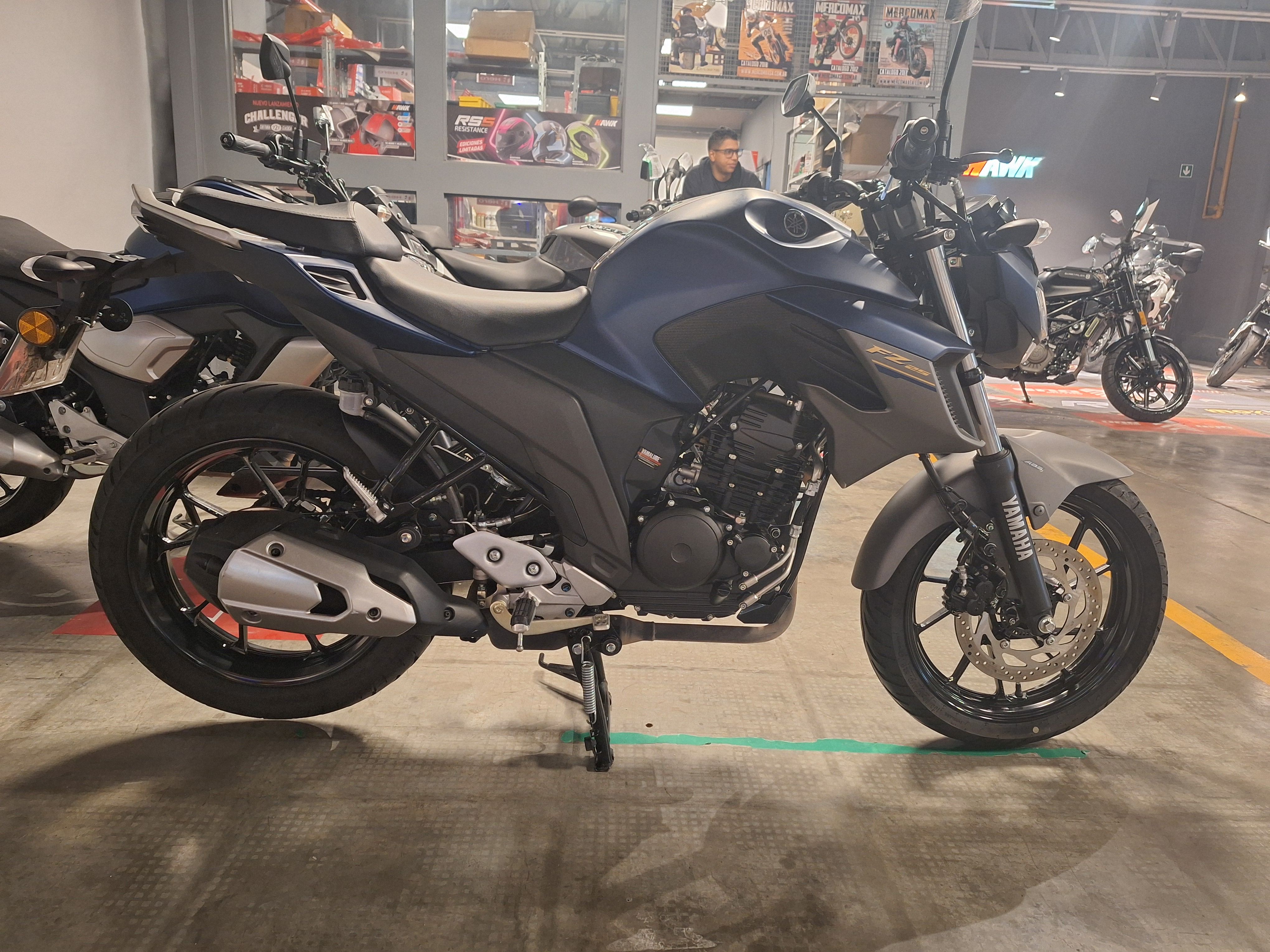 Moto Yamaha FZ25 ABS usado 2024 con 4800km int 46497 1M