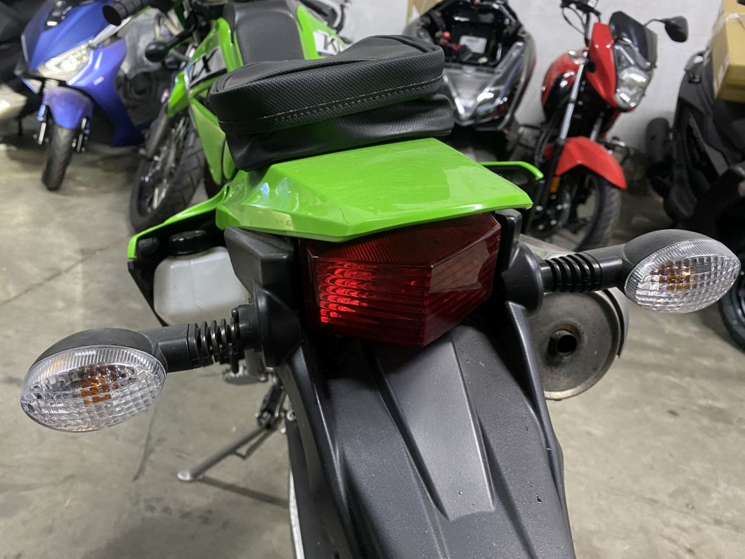 Moto Kawasaki Klx 300 usado 2025 con 880 km 1M