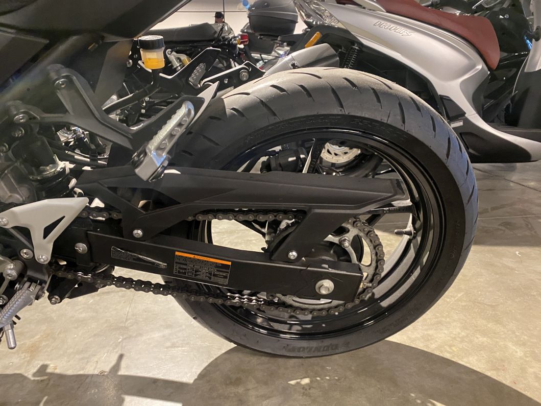 Moto Kawasaki Z 400 usado 2021 con 21000 km 1M