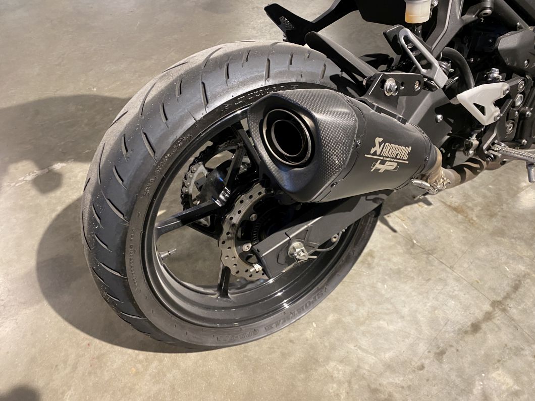 Moto Kawasaki Z 400 usado 2021 con 21000 km 1M