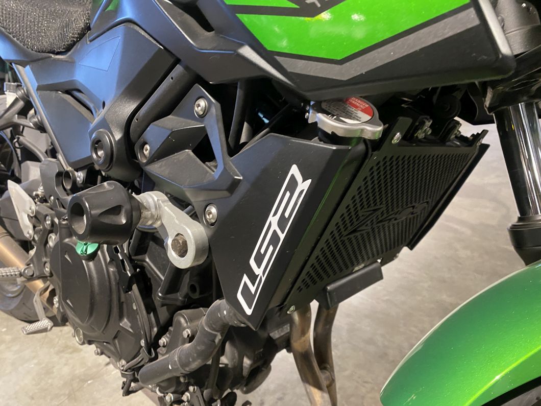 Moto Kawasaki Z 400 usado 2021 con 21000 km 1M