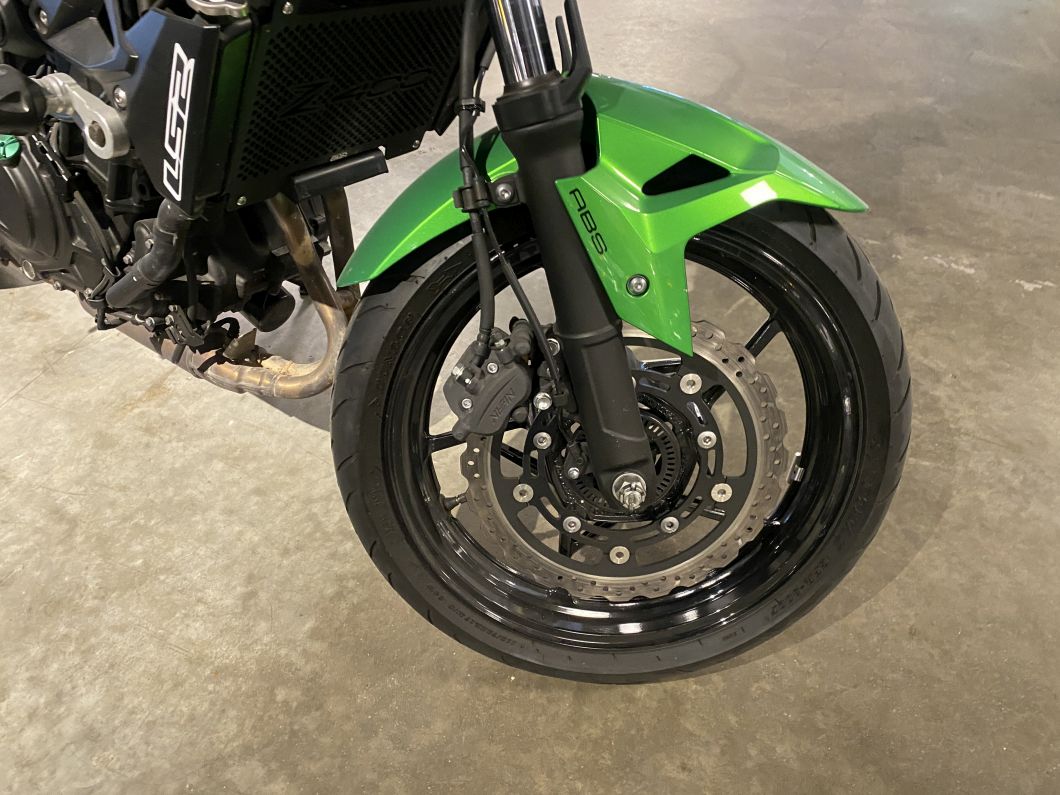 Moto Kawasaki Z 400 usado 2021 con 21000 km 1M