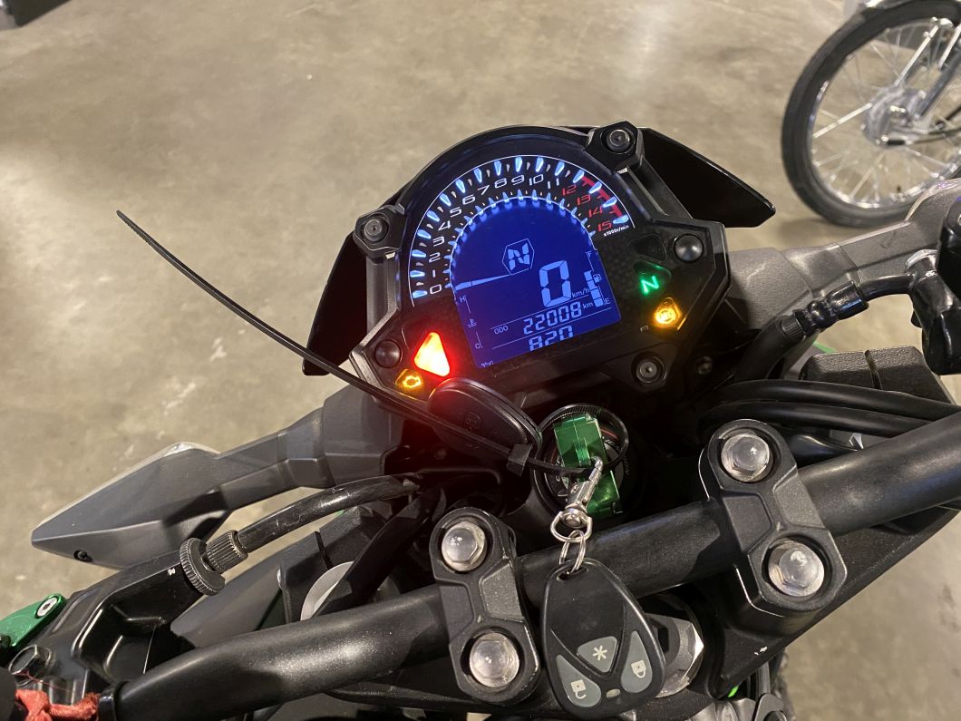 Moto Kawasaki Z 400 usado 2021 con 21000 km 1M