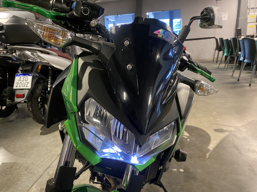 Moto Kawasaki Z 400 usado 2021 con 21000 km 1M