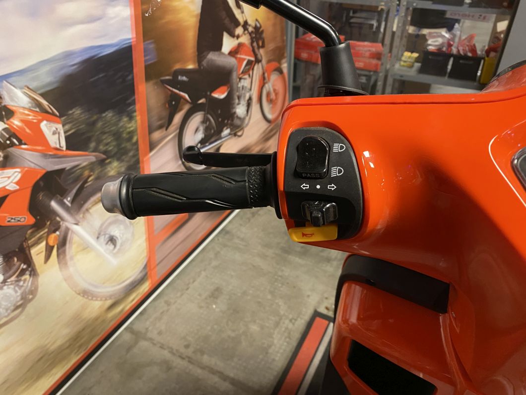 Moto Keller Exotic 150 Scooter