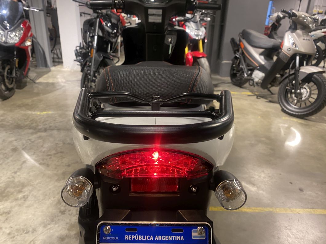 Moto Kymco Agility 125 usado 2024 con 1953 km 1M