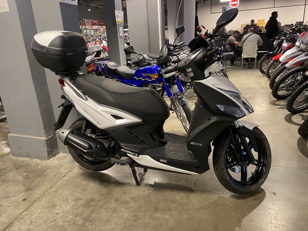 Moto Kymco Agility 200 usado 2025 con 4750 km 1M int 54033