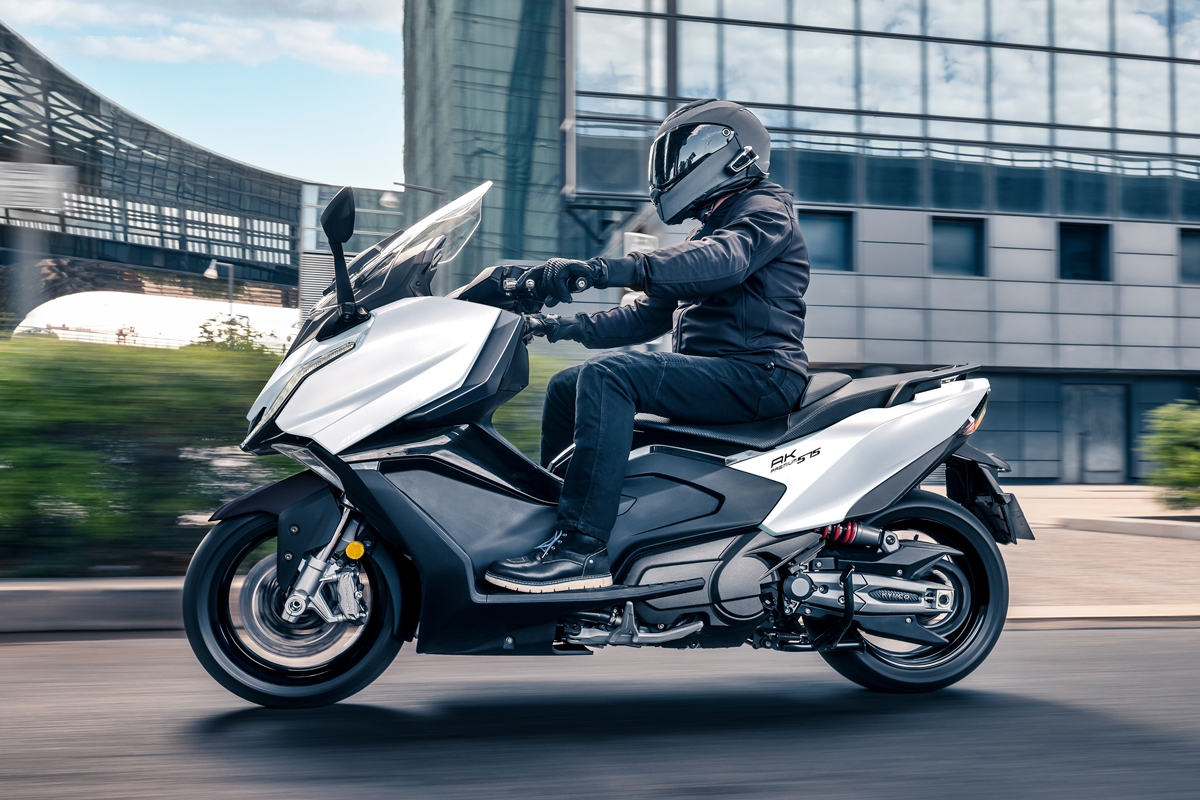 Moto KYMCO AK 575 Premium