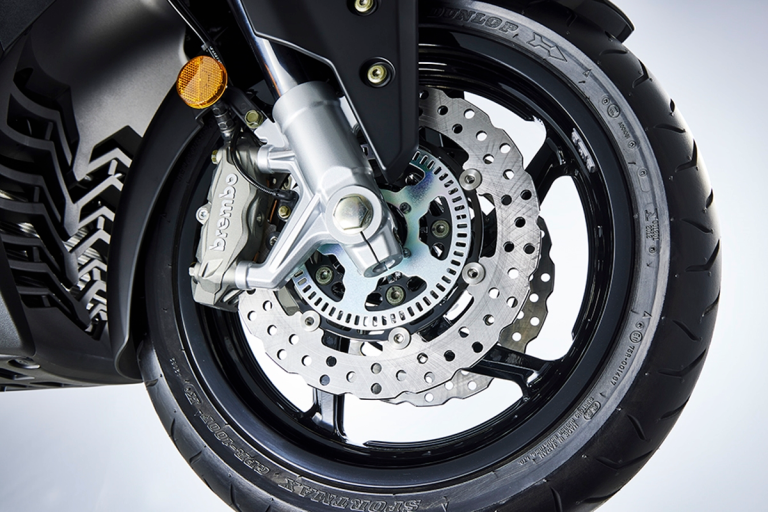 Moto KYMCO AK 575 Premium